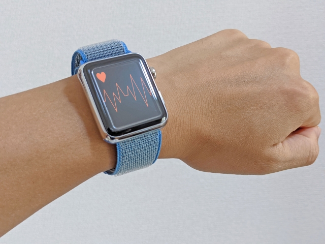 歩数や心拍で保険料は下がる？ウェアラブル連動型保険の仕組みと実力
