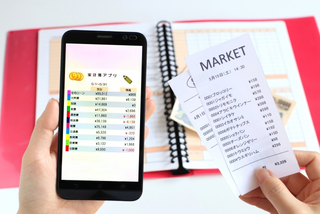 家計簿アプリで保険料を見直すと余分な特約が見つかるって本当？