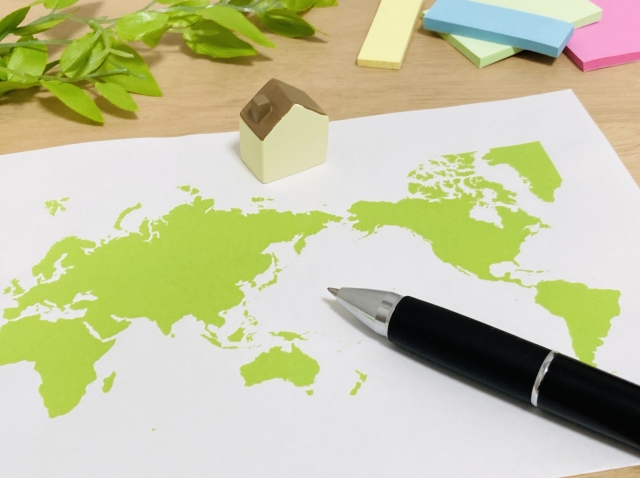 海外留学や赴任で医療費はどうする？カード付帯保険と専用保険の違いを徹底解説